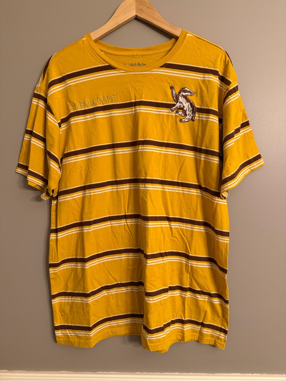 BoxLunch Harry Potter Hufflepuff Striped Embroidered Badger T-Shirt Size XL